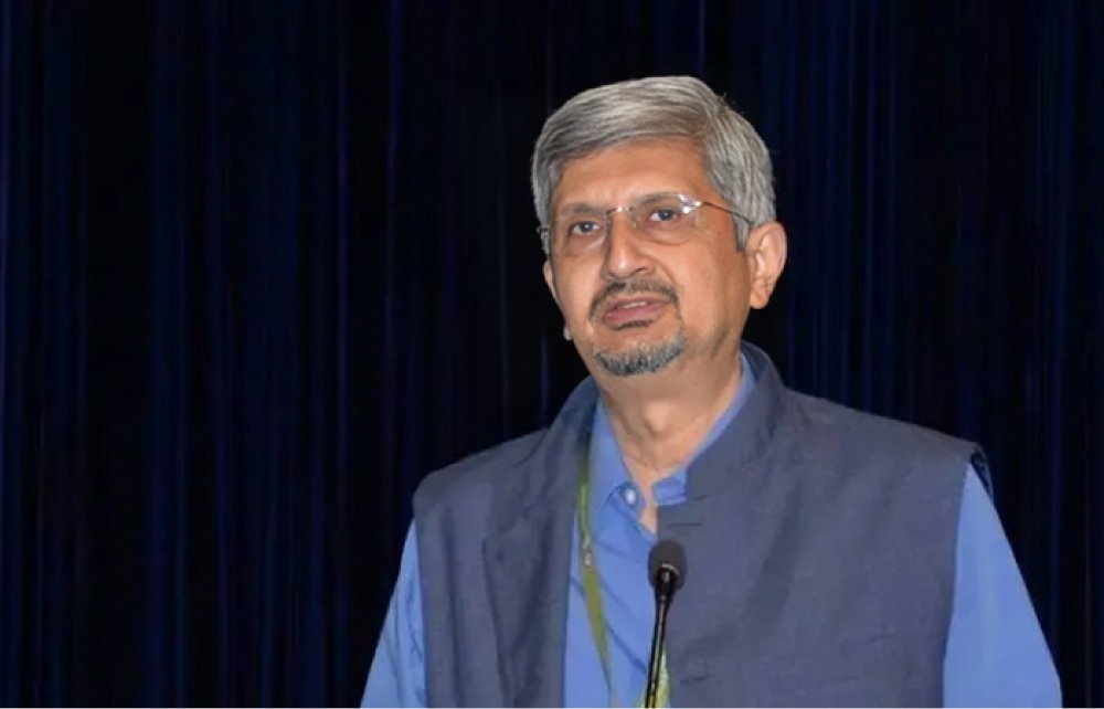 Secretary of the Department of Defence R&D and DRDO Chairman Dr. Samir V. Kamat congratulated the team on the successful test flight of the LRLACM