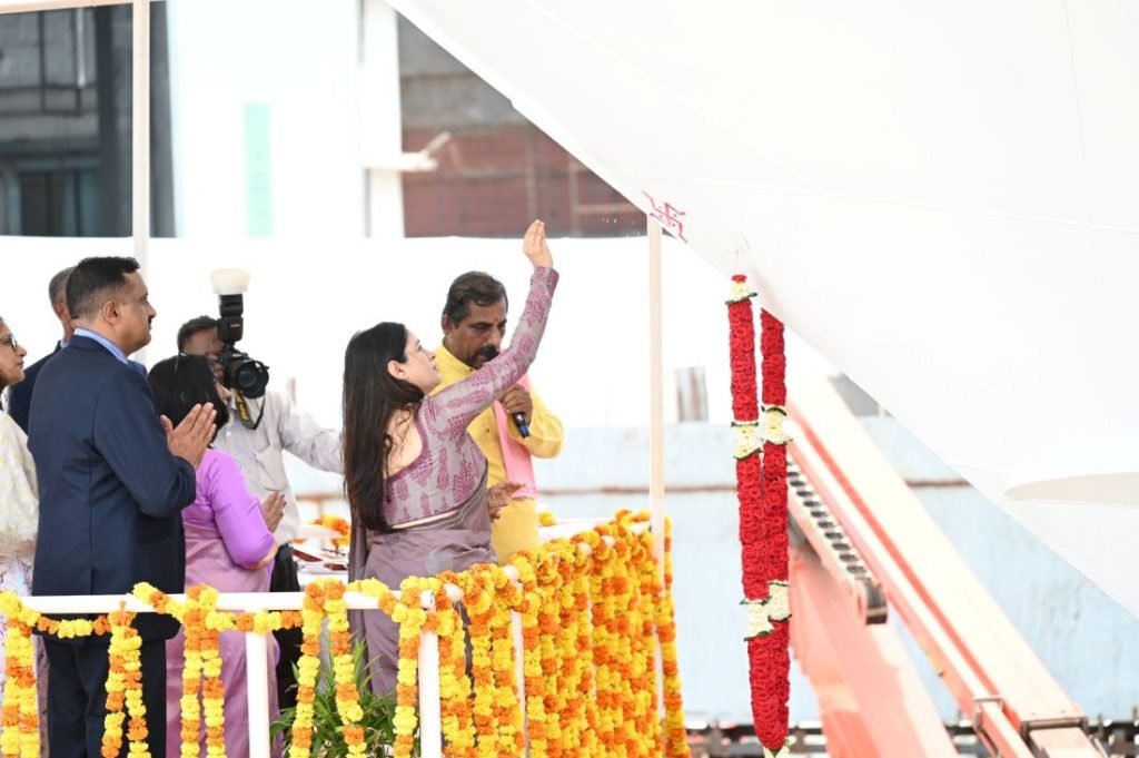 Smt. Kavita Harbola in the presence of Coast Guard Commander (Western Seaboard), Additional Director General Anil Kumar Harbola, inducting FPV Achal